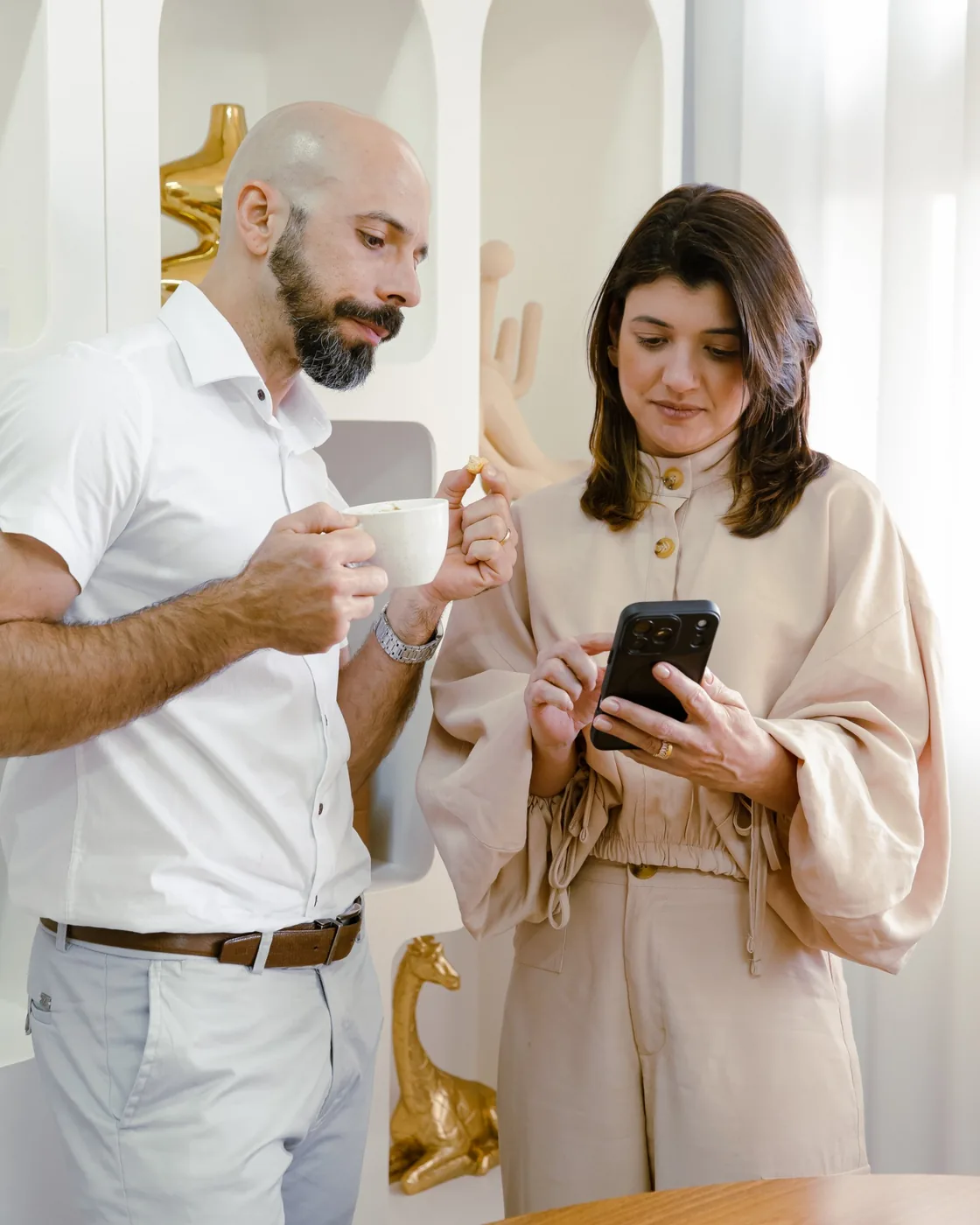 Priscila Duelli e Christiano Miranda em um momento de trabalho na Criativa