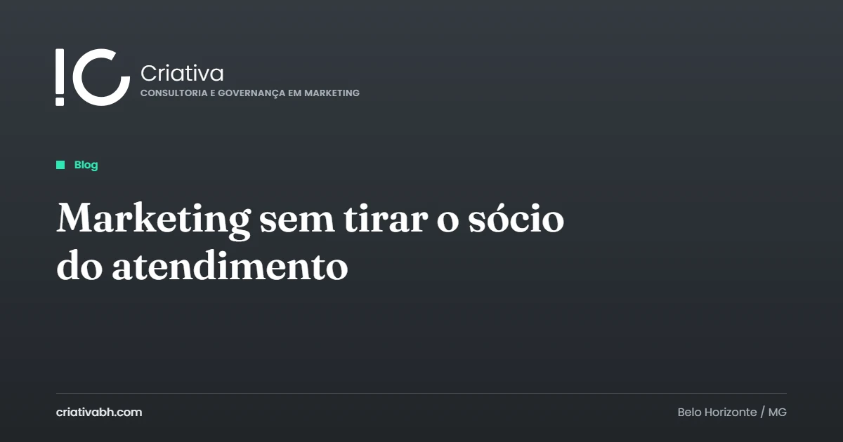 Capa do artigo com o título Marketing sem tirar o sócio do atendimento, a marca Criativa e a etiqueta Blog sobre fundo chumbo.